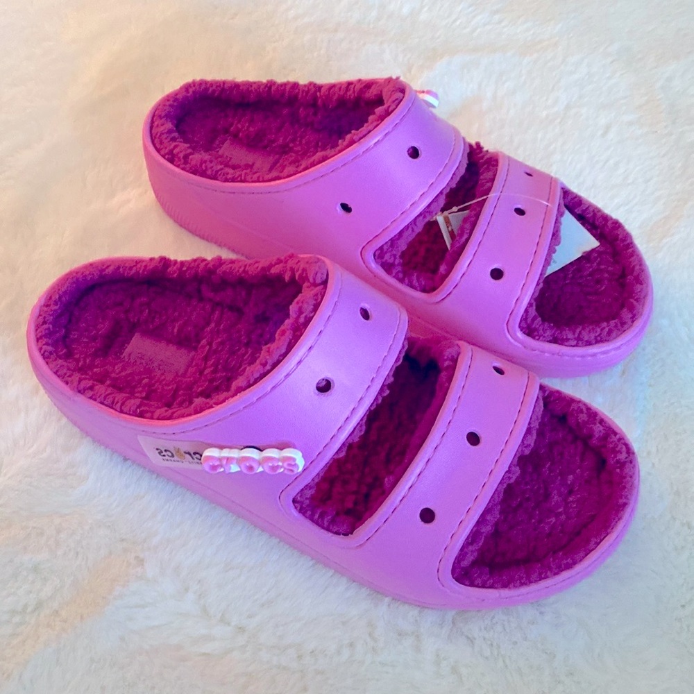 COPY - Crocs classic cozzzy taffy pink lined sandals